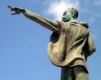 estatua-de-jose-marti-en-la-tribuna-antiimperialista-en-la-habana.jpg